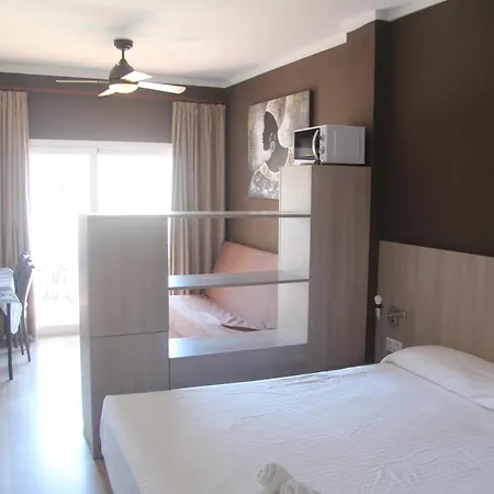 Apartahotel Estudis Els Molins 2*